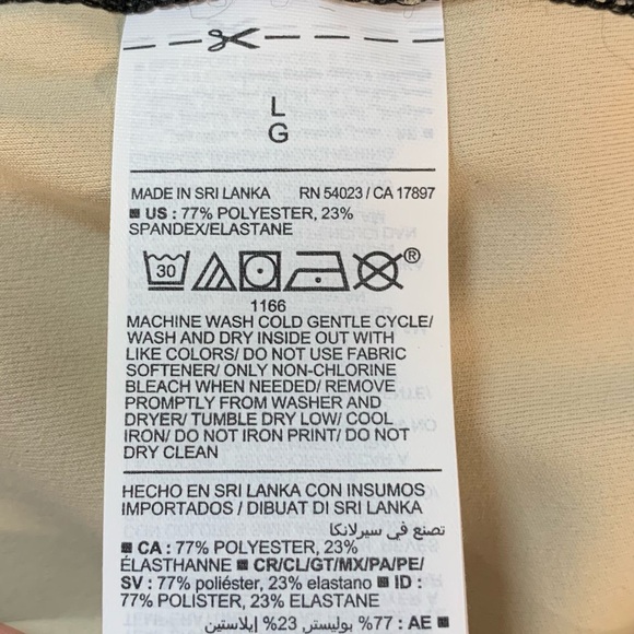 ✨HOST PICK✨ Old Navy printed activewear leggings sz L - Picture 8 of 8